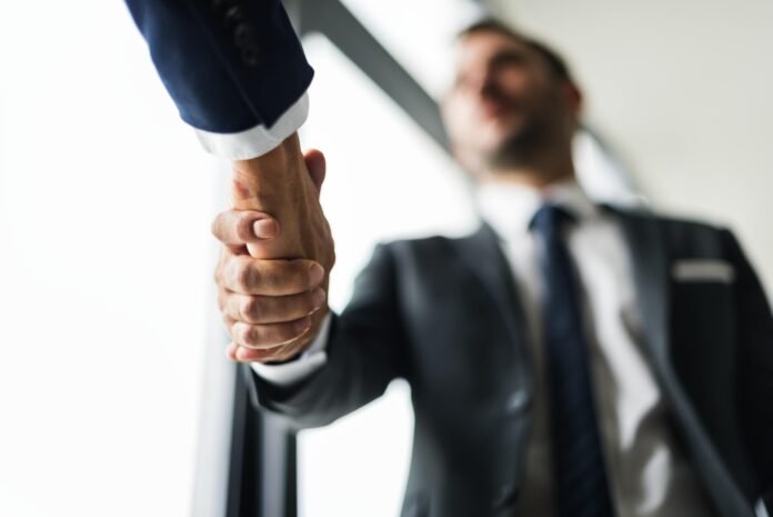 handshake-business-men-concept-min