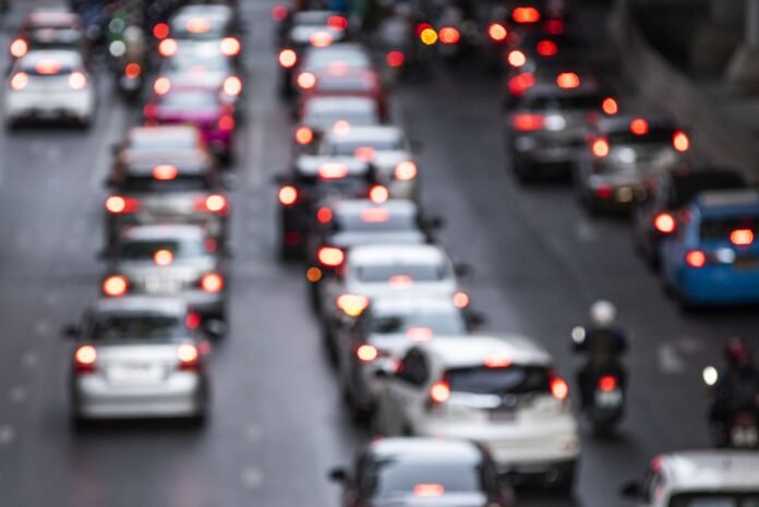 busy-crowded-traffic-jam-road-min