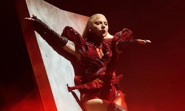 Foto-©-ladygaga-Instagram_Easy-Resize.com_